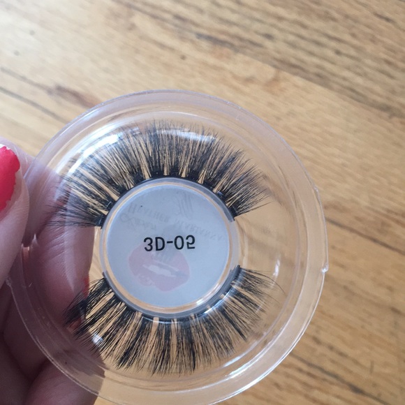 False lashes - Picture 4 of 4